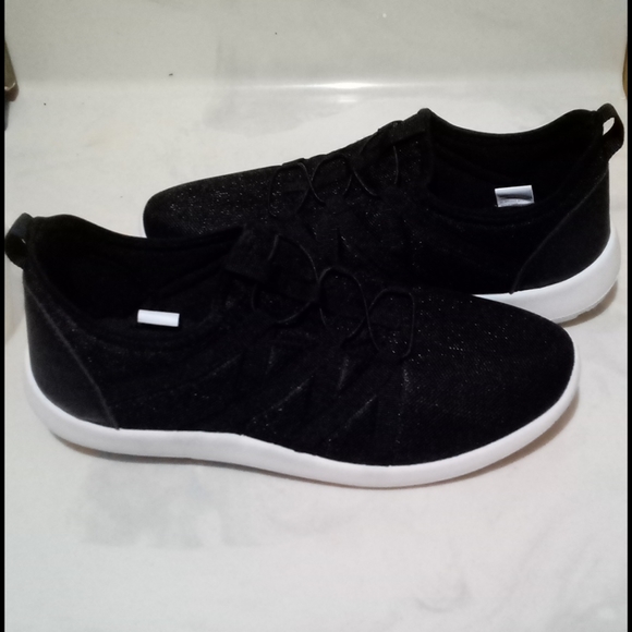 Size 9 left 🌟NEW🌟Black Slip On Shoes - Picture 8 of 14